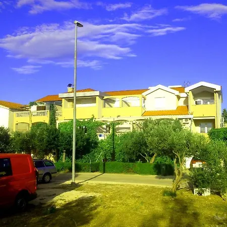 Dubravka Apartment Pirovac