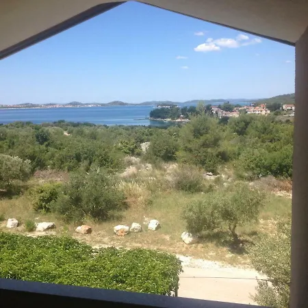 Apartment Dubravka Pirovac