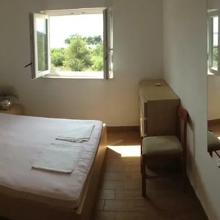 Dubravka Apartment Pirovac