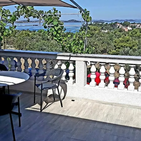 Dubravka Apartment Pirovac