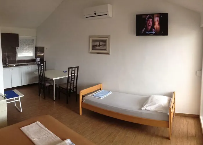 Dubravka * ピロヴァッツ